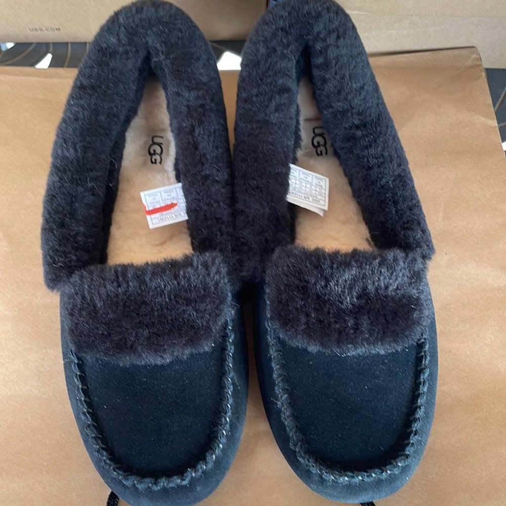 Ugg Women’s Dakota Spill Seam Slipper